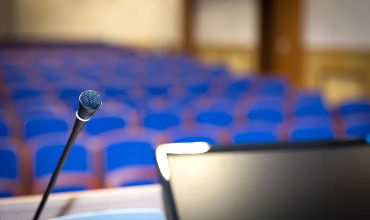 salon de conférence floutée