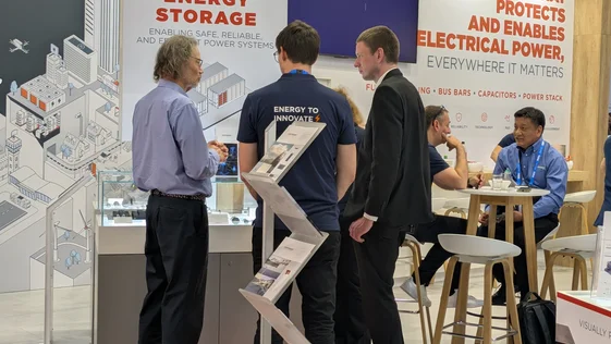 Mersen_chatting_with_customers_at_PCIM